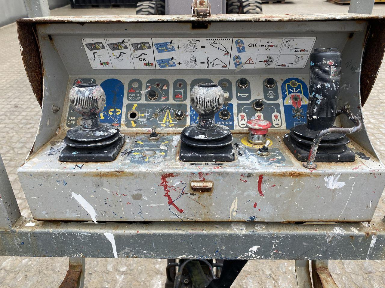 Manitou 260TJ - Телескопічний підйомник: фото 3 Manitou 260TJ - Телескопічний підйомник: фото 3