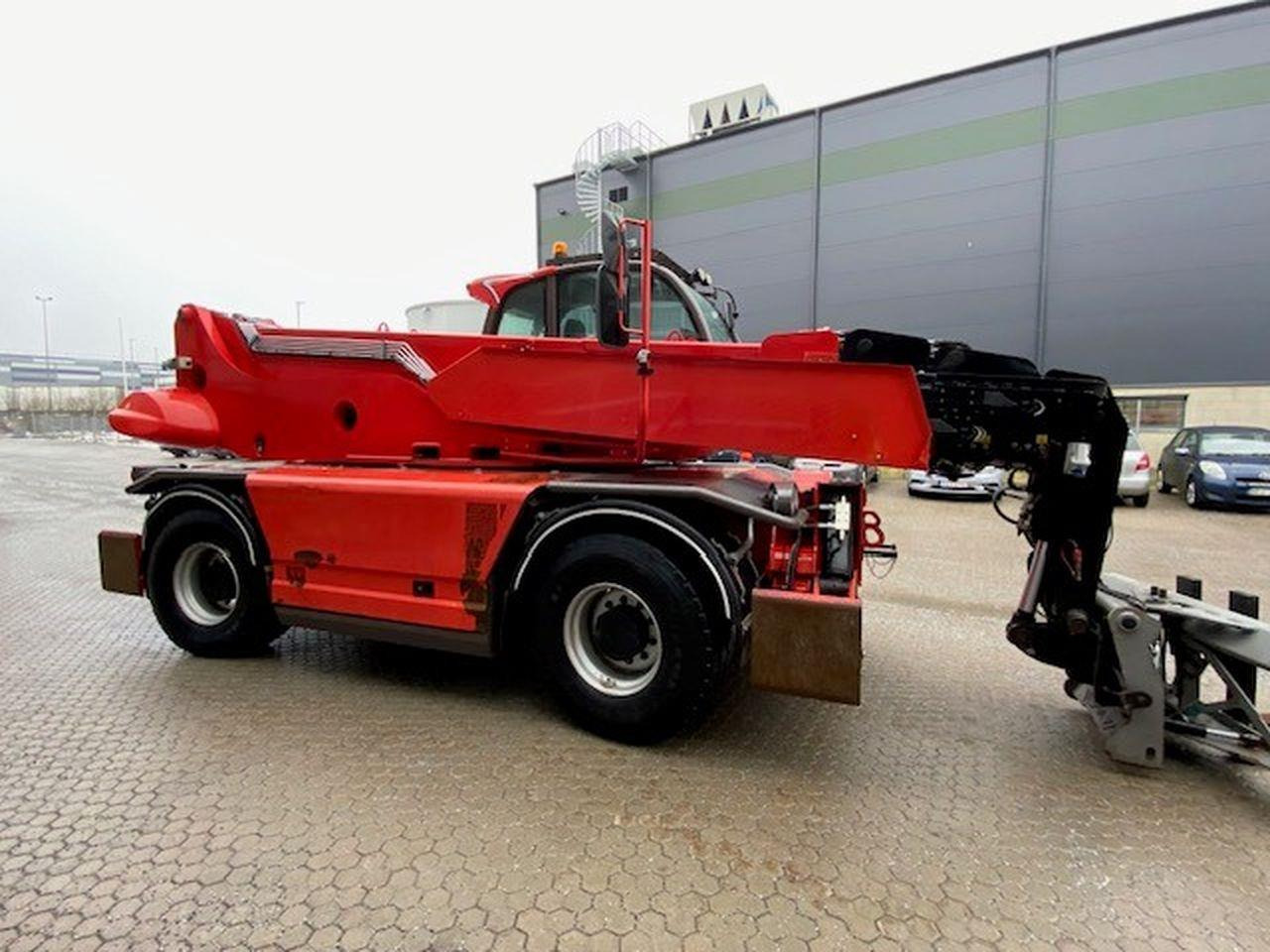 Manitou MRT2470P+ ST4 - Навантажувач телескопічний: фото 4 Manitou MRT2470P+ ST4 - Навантажувач телескопічний: фото 4