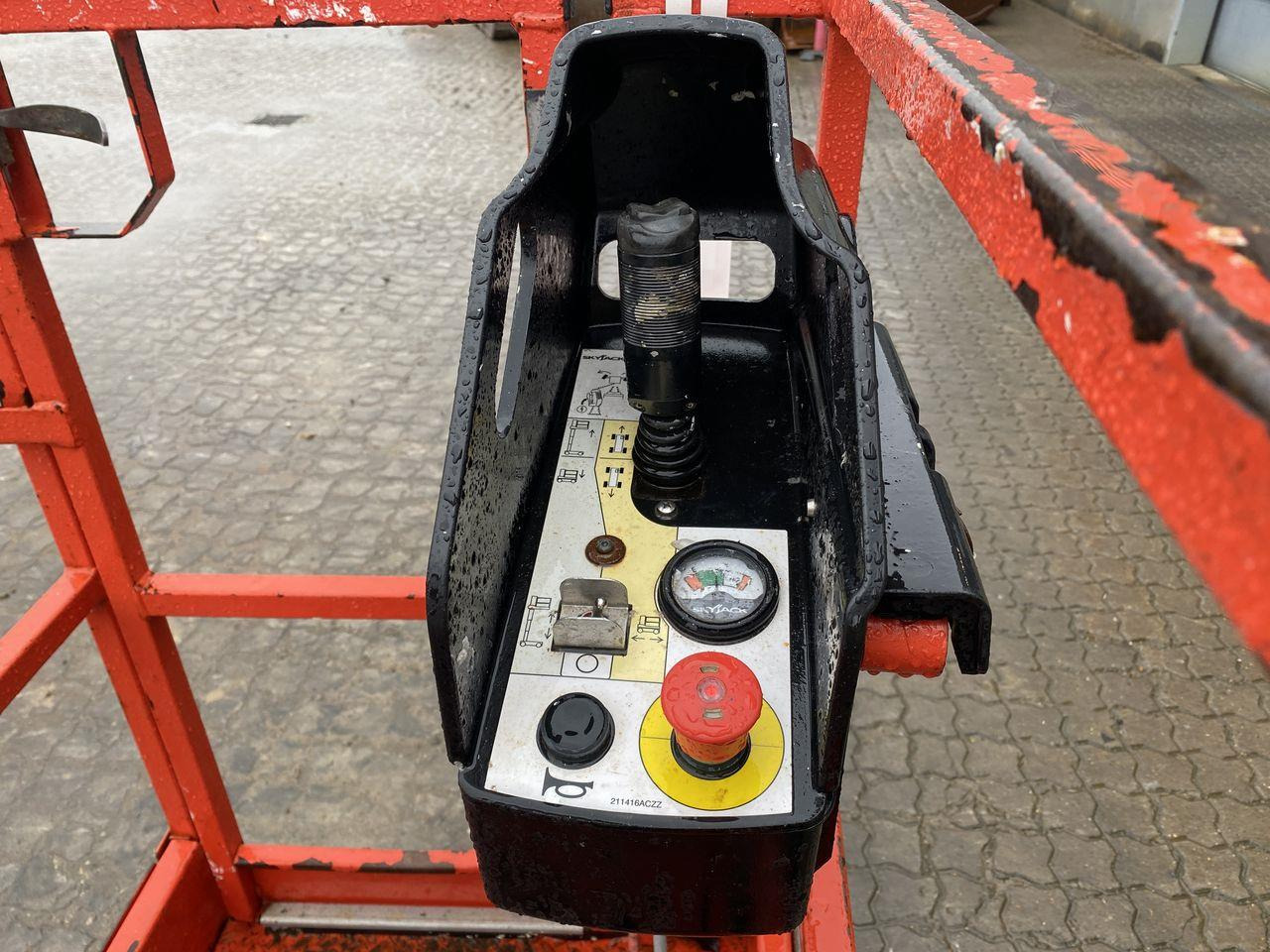 Skyjack SJ16 - Вертикальний щогловий підйомник: фото 3 Skyjack SJ16 - Вертикальний щогловий підйомник: фото 3