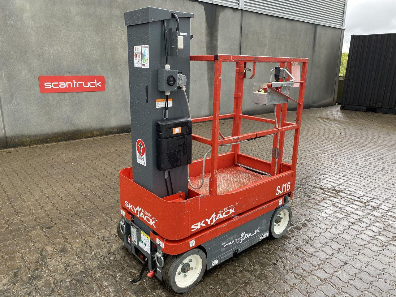 Skyjack SJ16 - Вертикальний щогловий підйомник: фото 1 Skyjack SJ16 - Вертикальний щогловий підйомник: фото 1