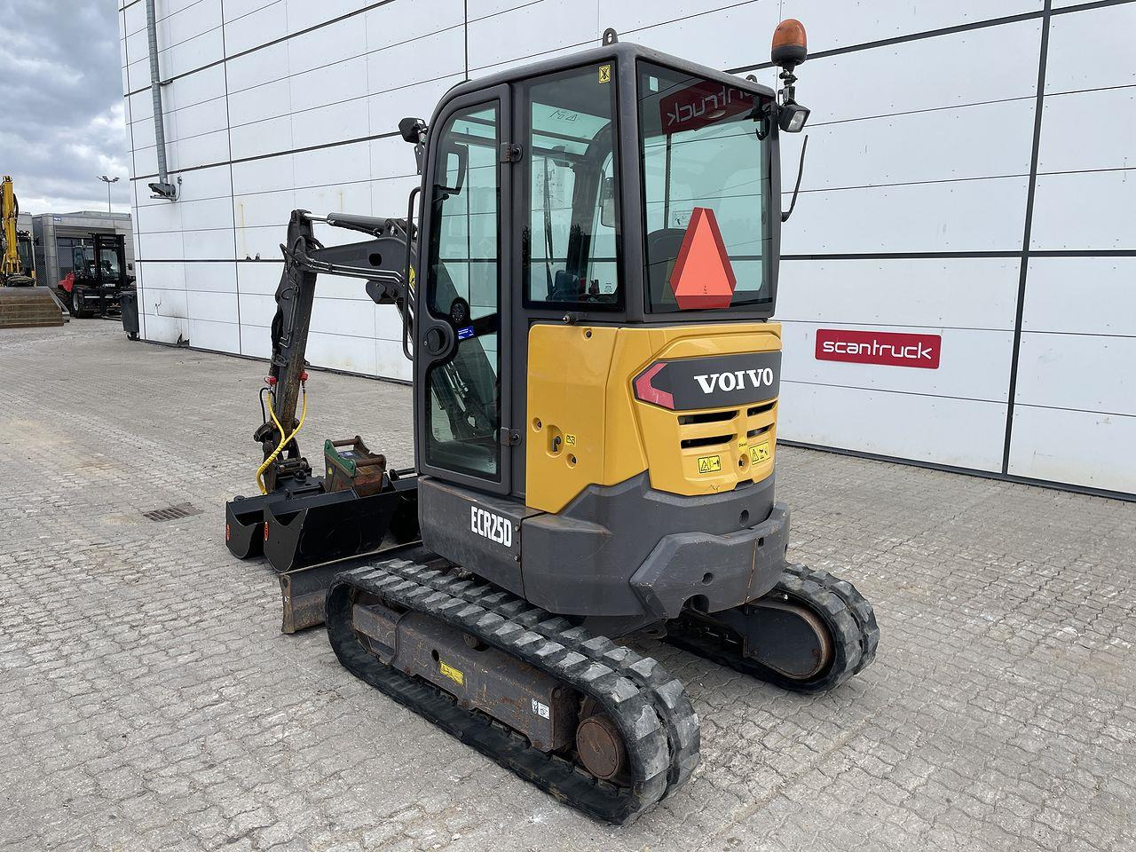Volvo ECR25 - Міні-екскаватор: фото 2 Volvo ECR25 - Міні-екскаватор: фото 2