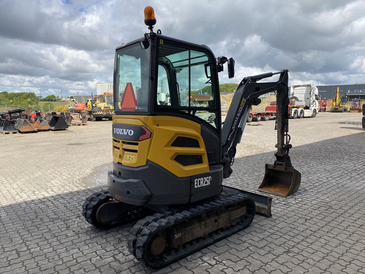 Volvo ECR25 - Міні-екскаватор: фото 4 Volvo ECR25 - Міні-екскаватор: фото 4