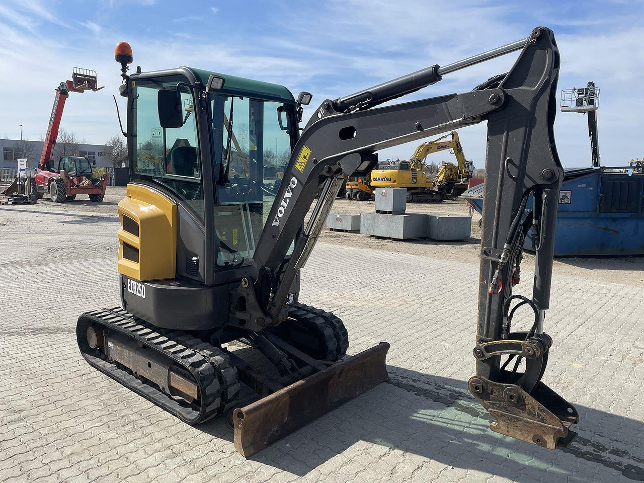 Volvo ECR25 - Міні-екскаватор: фото 5 Volvo ECR25 - Міні-екскаватор: фото 5