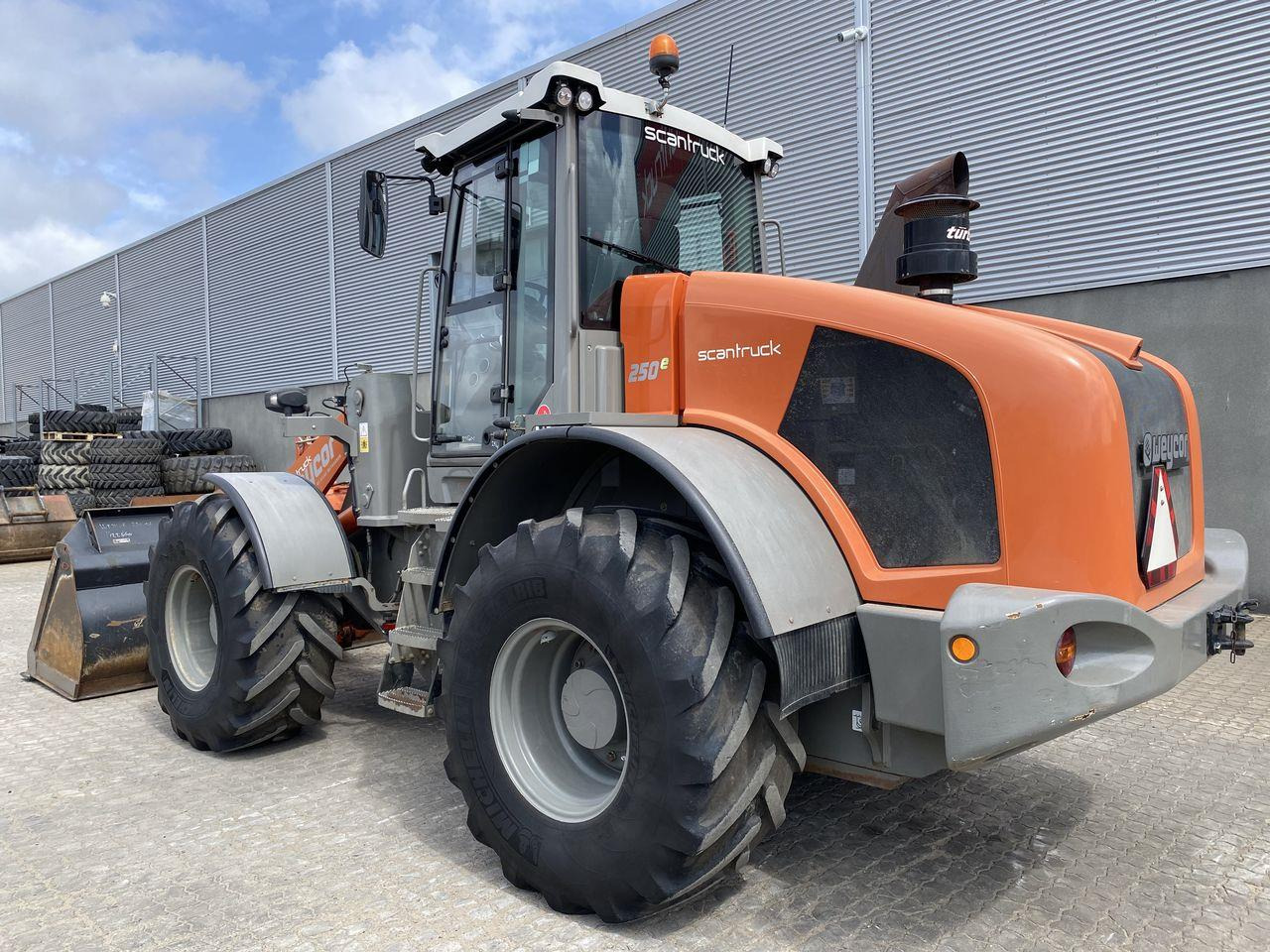 Weycor AR250e - Колісний навантажувач: фото 2 Weycor AR250e - Колісний навантажувач: фото 2