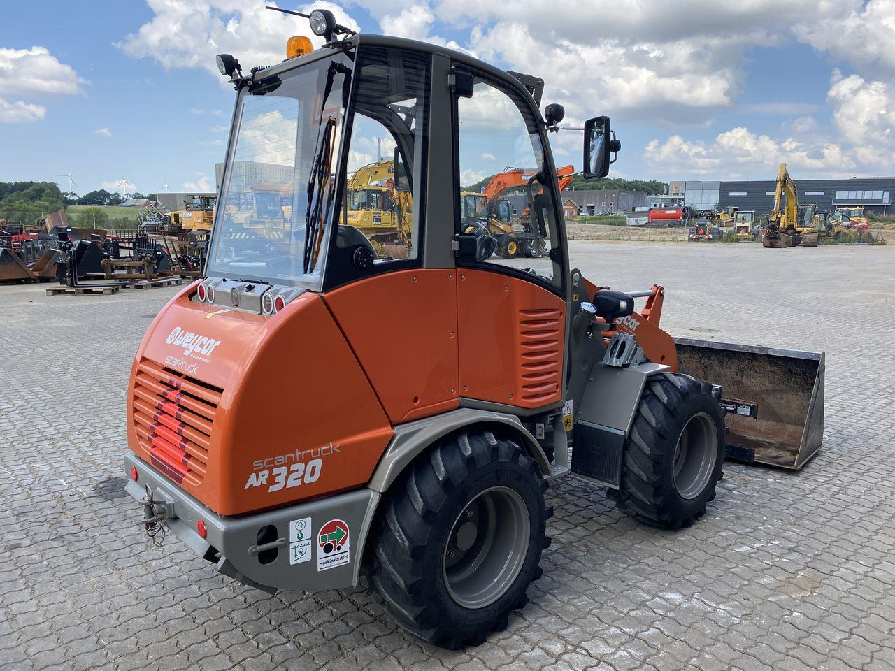 Weycor AR320 Cab - Компактний фронтальний навантажувач: фото 4 Weycor AR320 Cab - Компактний фронтальний навантажувач: фото 4