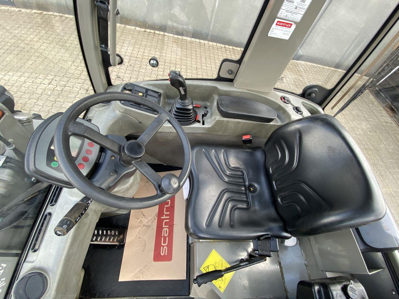 Weycor AR320 Cab - Компактний фронтальний навантажувач: фото 3 Weycor AR320 Cab - Компактний фронтальний навантажувач: фото 3