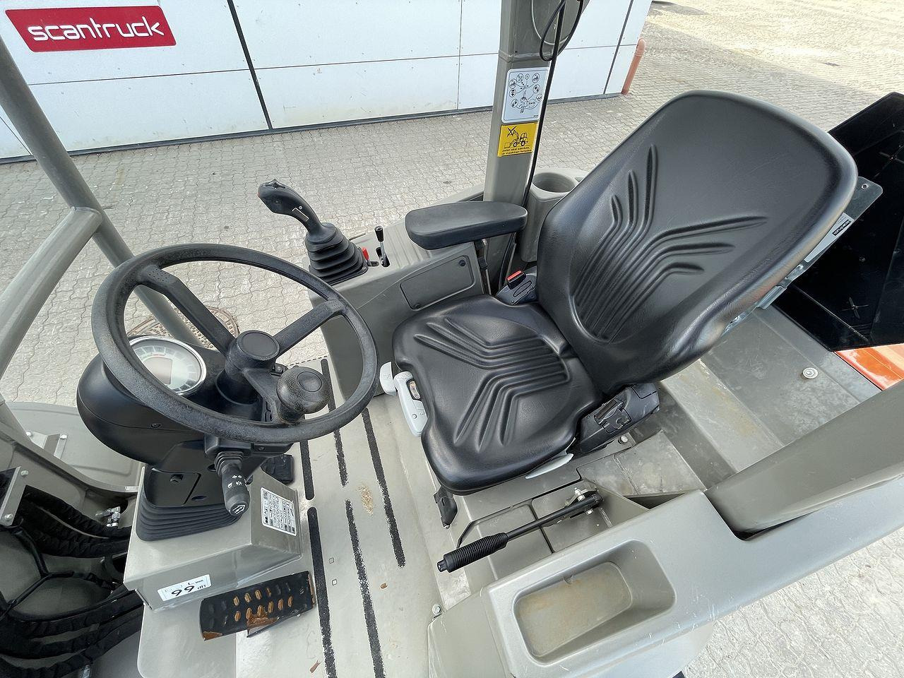Weycor AR380 Agrar - Компактний фронтальний навантажувач: фото 3 Weycor AR380 Agrar - Компактний фронтальний навантажувач: фото 3