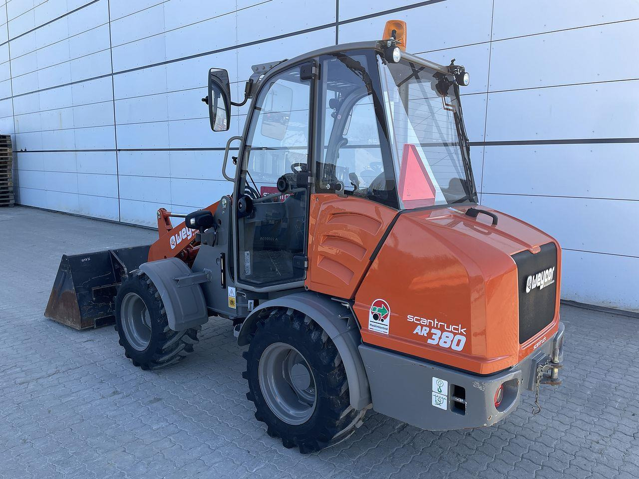 Weycor AR380 CAB - Компактний фронтальний навантажувач: фото 2 Weycor AR380 CAB - Компактний фронтальний навантажувач: фото 2