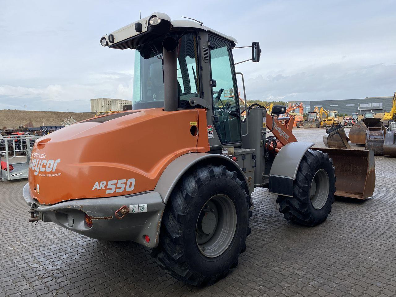 Weycor AR550 HS - Компактний фронтальний навантажувач: фото 4 Weycor AR550 HS - Компактний фронтальний навантажувач: фото 4