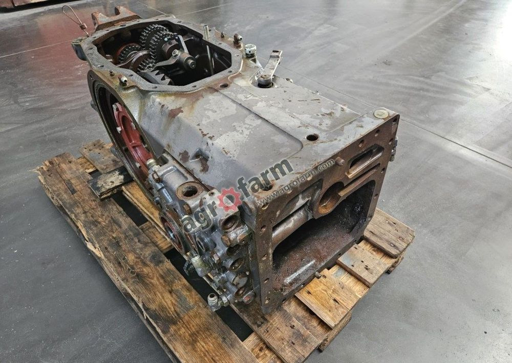 TYLNY MOST MASSEY FERGUSON 3070 3382213M4 - Коробка передач: фото 1 TYLNY MOST MASSEY FERGUSON 3070 3382213M4 - Коробка передач: фото 1