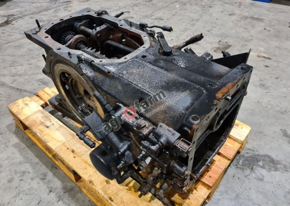 Tylny most Massey Ferguson 6130 851B1 - Коробка передач: фото 1 Tylny most Massey Ferguson 6130 851B1 - Коробка передач: фото 1