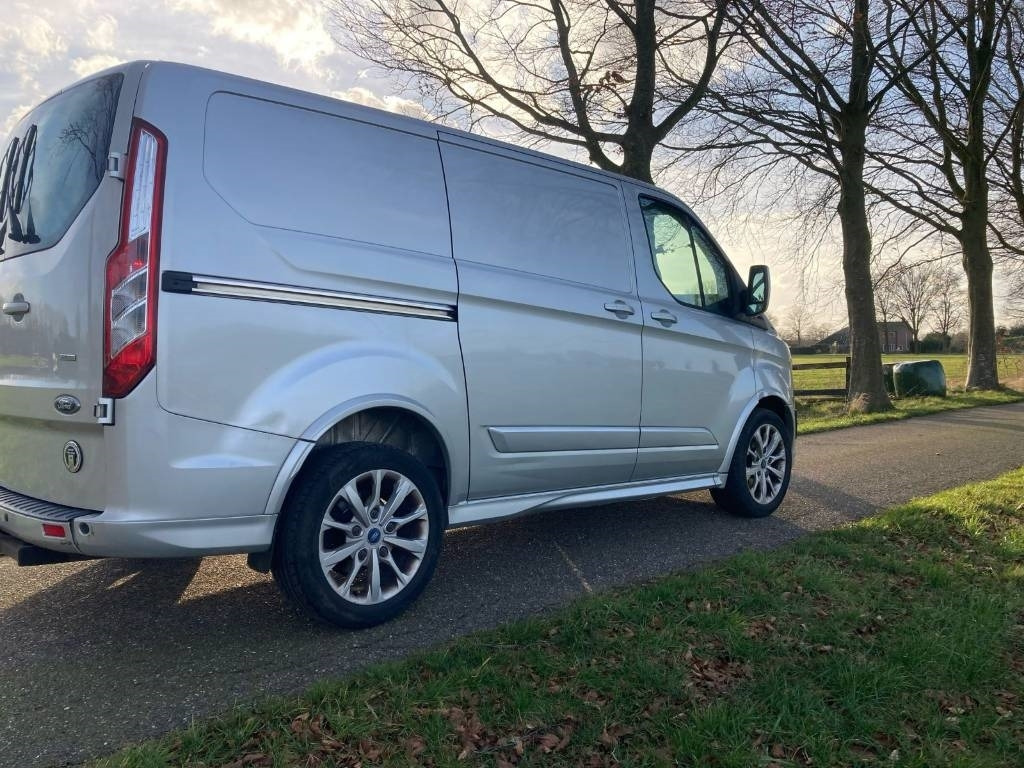 Ford Transit - Суцільнометалевий фургон: фото 4 Ford Transit - Суцільнометалевий фургон: фото 4