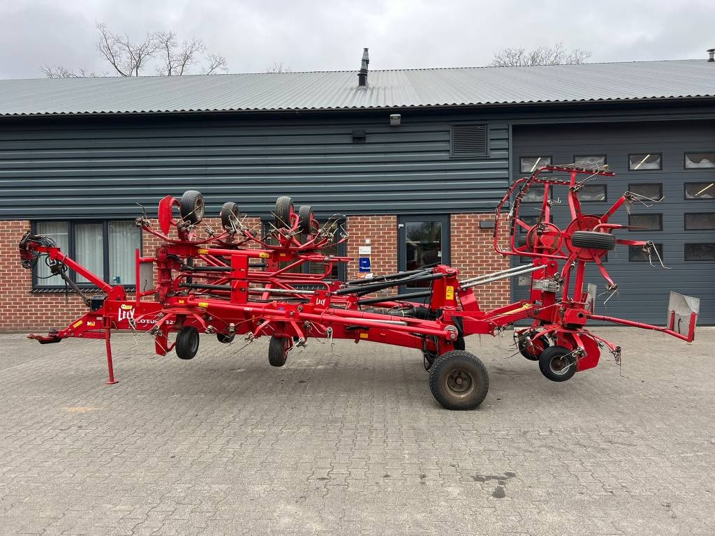 Lely Lotus 1325 - Сіноворушилка: фото 2 Lely Lotus 1325 - Сіноворушилка: фото 2