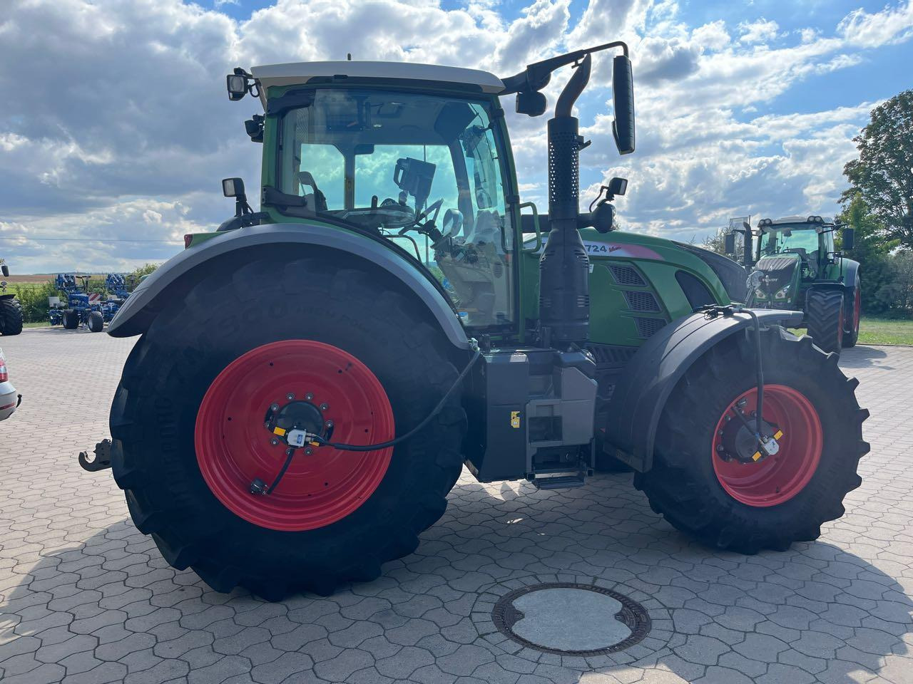 Fendt 724 Vario S4 ProfiPlus - Трактор: фото 4 Fendt 724 Vario S4 ProfiPlus - Трактор: фото 4
