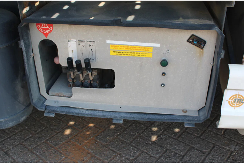 DAF CF 75.310 + HYDROLIC PLATFORM + EURO 5 + REMOTE + MANUAL - Автовоз вантажівка: фото 5 DAF CF 75.310 + HYDROLIC PLATFORM + EURO 5 + REMOTE + MANUAL - Автовоз вантажівка: фото 5