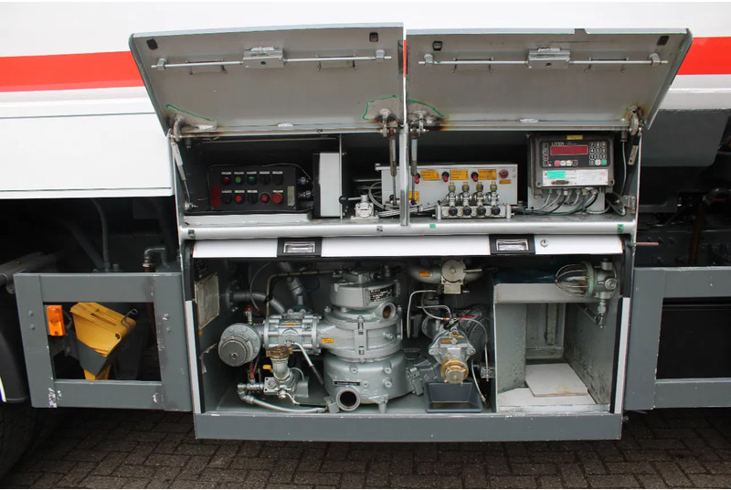 DAF CF 85.430 + PUMP/METERS + 4 COMPART / 15.000 LITER + COMPLETE SYSTEM WORKING + MANUAL - Вантажівка цистерна: фото 5 DAF CF 85.430 + PUMP/METERS + 4 COMPART / 15.000 LITER + COMPLETE SYSTEM WORKING + MANUAL - Вантажівка цистерна: фото 5