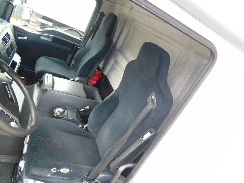 MAN TGL 12.250 + EURO 5 + LIFT - Вантажівка з закритим кузовом: фото 2 MAN TGL 12.250 + EURO 5 + LIFT - Вантажівка з закритим кузовом: фото 2