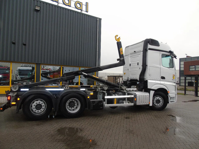 Mercedes-Benz Actros 2548 + 6x2 + RETARDER + 132.000km + 20TON HOOK HYVA - Гаковий мультиліфт вантажівка: фото 4 Mercedes-Benz Actros 2548 + 6x2 + RETARDER + 132.000km + 20TON HOOK HYVA - Гаковий мультиліфт вантажівка: фото 4