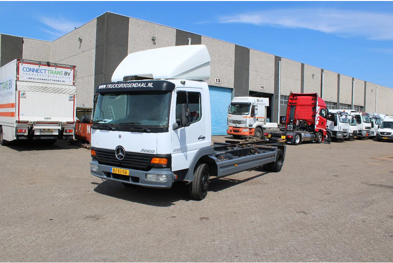Mercedes-Benz Atego 918 + MANUAL + EURO 2 - Вантажівка шасі: фото 2 Mercedes-Benz Atego 918 + MANUAL + EURO 2 - Вантажівка шасі: фото 2