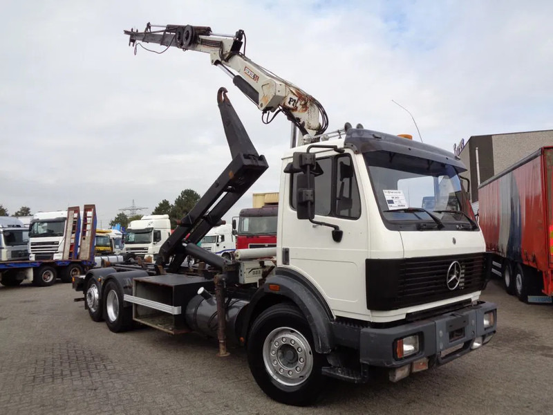 Mercedes-Benz SK 2433 SK 2433 + Semi-Auto + PTO + PM Serie 14 Crane + 3 pedals - Вантажівка з маніпулятором: фото 3 Mercedes-Benz SK 2433 SK 2433 + Semi-Auto + PTO + PM Serie 14 Crane + 3 pedals - Вантажівка з маніпулятором: фото 3