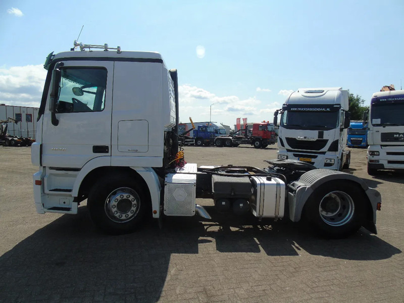 Mercedes-Benz Actros 1846 + RETARDER + EURO 5 + MP3 + 2 PEDALS + PTO - Тягач: фото 3 Mercedes-Benz Actros 1846 + RETARDER + EURO 5 + MP3 + 2 PEDALS + PTO - Тягач: фото 3