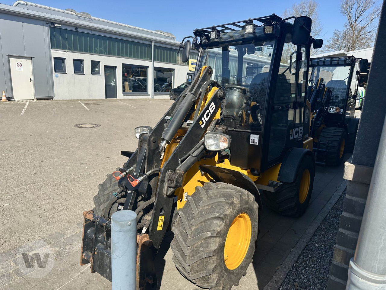 JCB 403 AGRI - Компактний фронтальний навантажувач: фото 4 JCB 403 AGRI - Компактний фронтальний навантажувач: фото 4