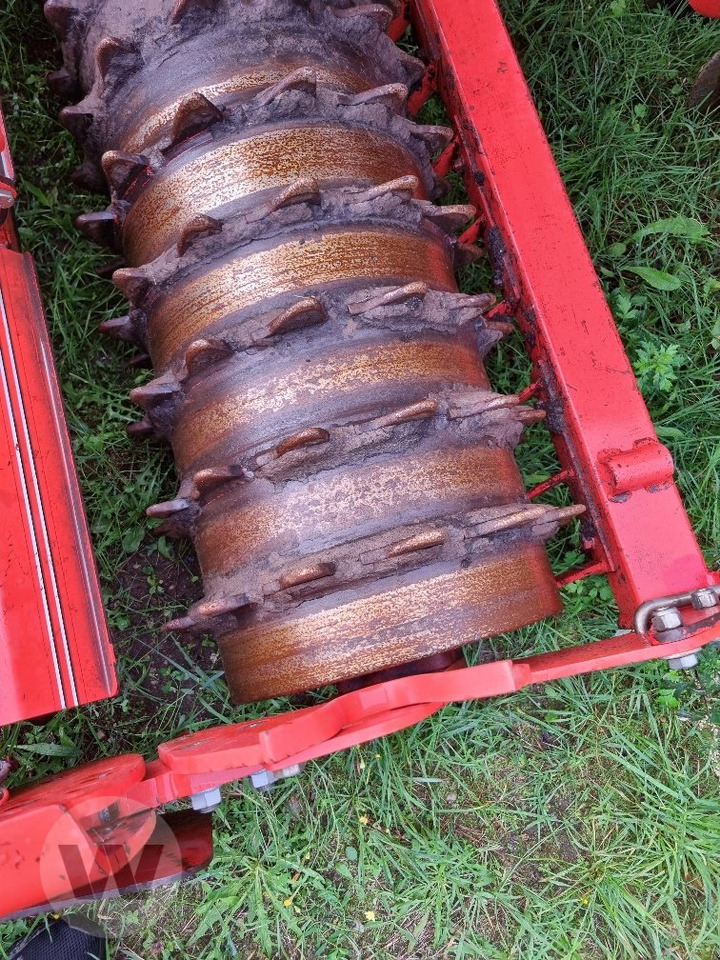 Kuhn HR 303 D + Venta EC 300 - Активна борона: фото 3 Kuhn HR 303 D + Venta EC 300 - Активна борона: фото 3