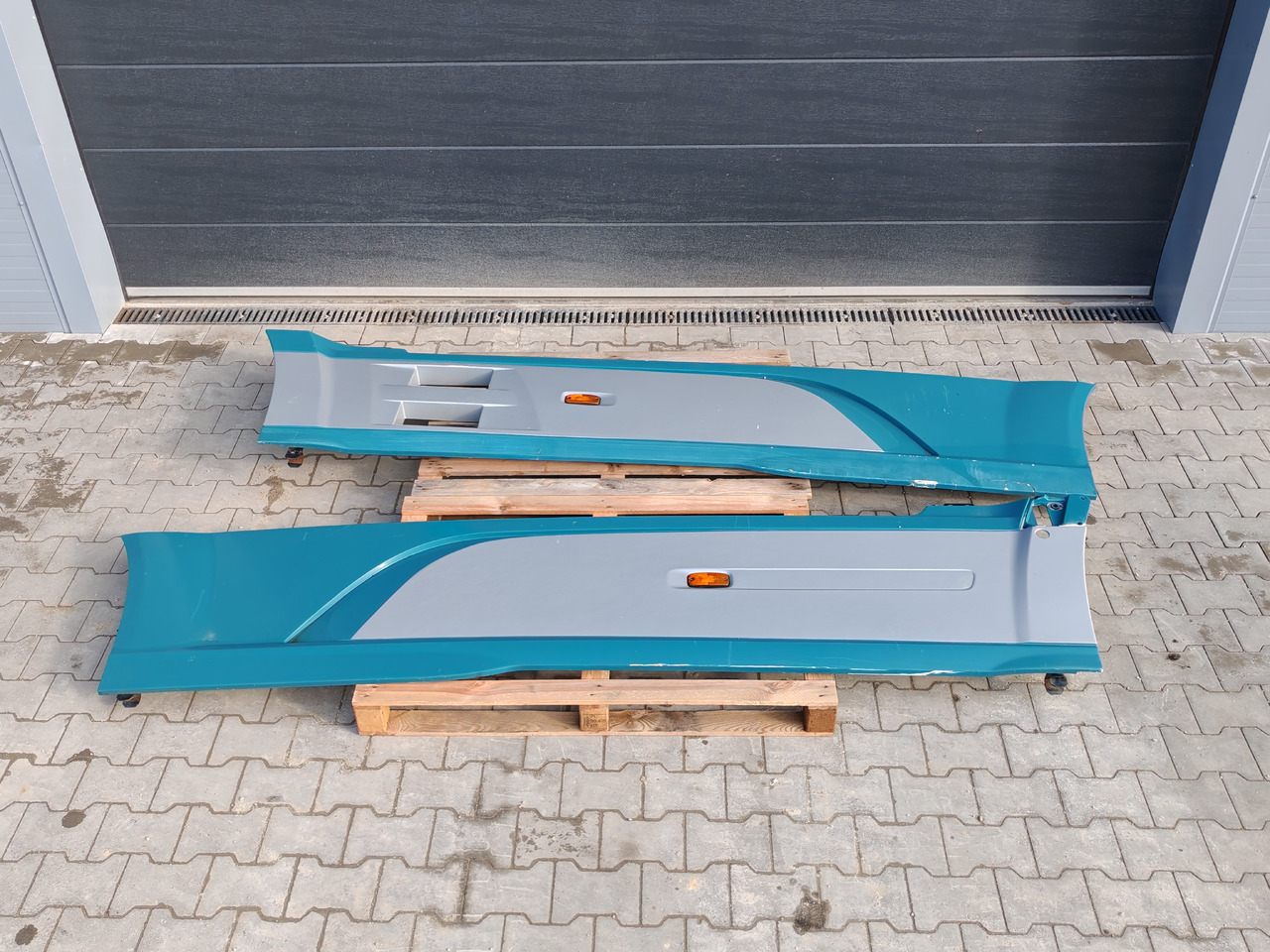 DAF XF106 EURO 6 / SIDE SPOILERS SET - Аеродинаміка/ Спойлери: фото 2 DAF XF106 EURO 6 / SIDE SPOILERS SET - Аеродинаміка/ Спойлери: фото 2