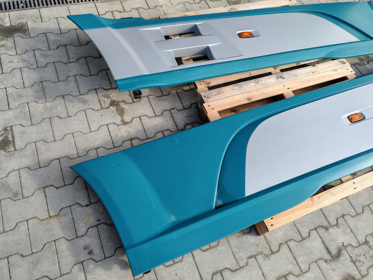 DAF XF106 EURO 6 / SIDE SPOILERS SET - Аеродинаміка/ Спойлери: фото 3 DAF XF106 EURO 6 / SIDE SPOILERS SET - Аеродинаміка/ Спойлери: фото 3