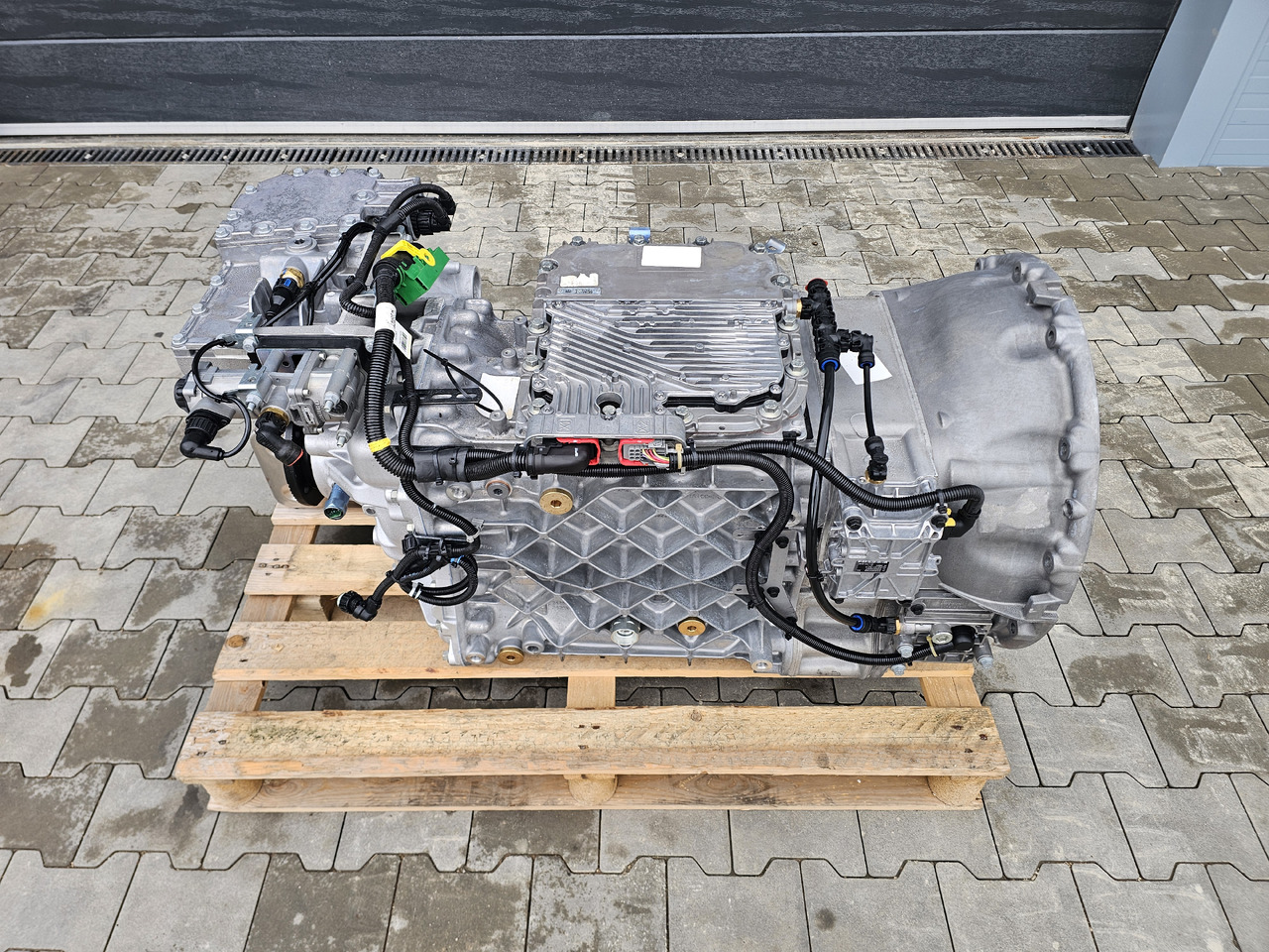 RENAULT VOLVO GEARBOX / AT2612 G TRAG-G / RETARDER / NEVER USED / WORLDWIDE DELIVERY - Коробка передач: фото 2 RENAULT VOLVO GEARBOX / AT2612 G TRAG-G / RETARDER / NEVER USED / WORLDWIDE DELIVERY - Коробка передач: фото 2