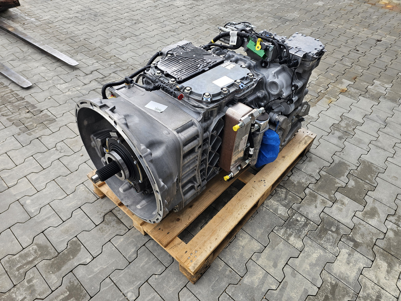 RENAULT VOLVO GEARBOX / AT2612 G TRAG-G / RETARDER / NEVER USED / WORLDWIDE DELIVERY - Коробка передач: фото 4 RENAULT VOLVO GEARBOX / AT2612 G TRAG-G / RETARDER / NEVER USED / WORLDWIDE DELIVERY - Коробка передач: фото 4