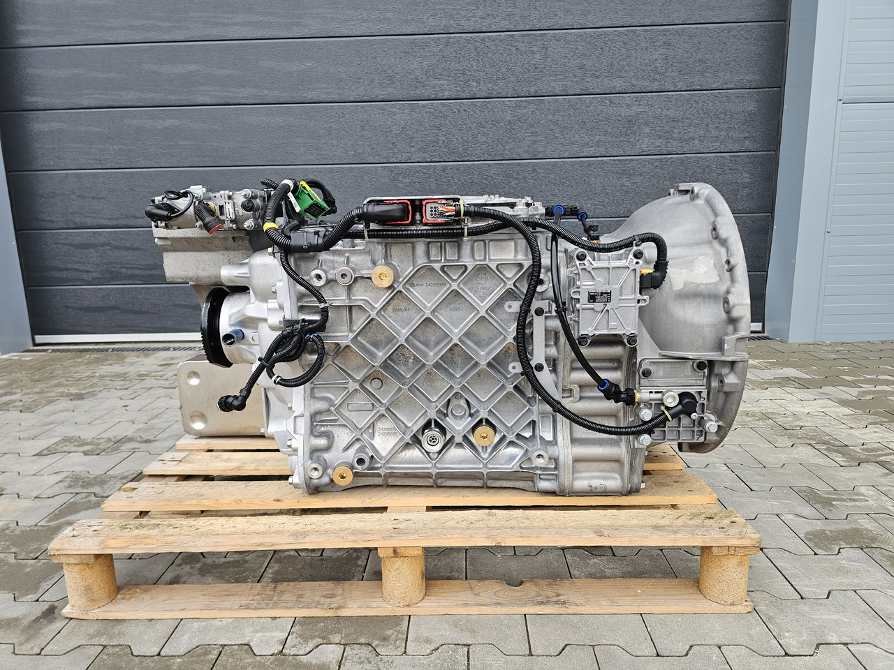 RENAULT VOLVO GEARBOX / AT2612 G TRAG-G / RETARDER / NEVER USED / WORLDWIDE DELIVERY - Коробка передач: фото 1 RENAULT VOLVO GEARBOX / AT2612 G TRAG-G / RETARDER / NEVER USED / WORLDWIDE DELIVERY - Коробка передач: фото 1