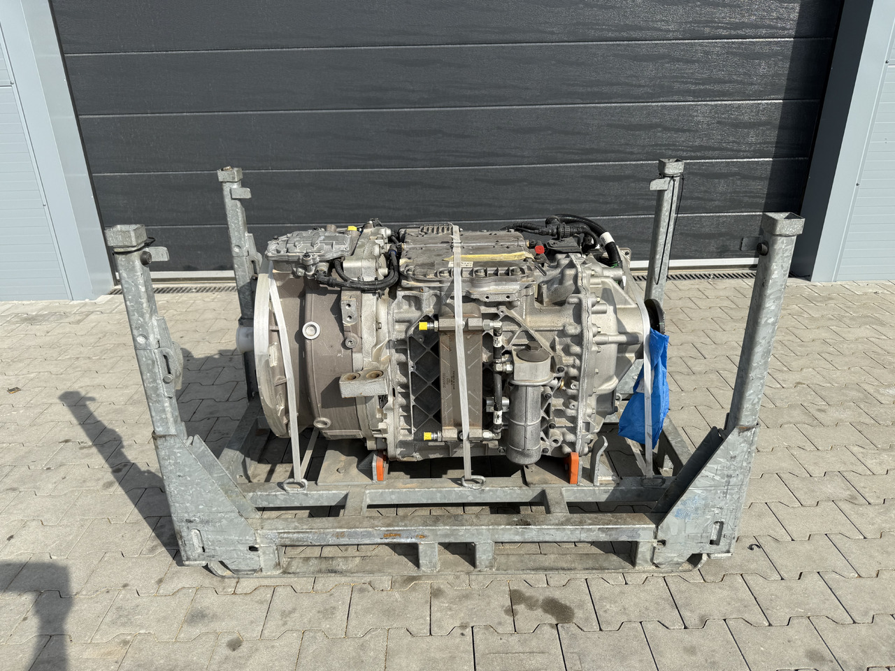 VOLVO BUS HYBRID Automatic gearbox AT2412F electric motor EMDS120 (EMD300B) / NEW - Коробка передач в категорії Міські автобуси: фото 2 VOLVO BUS HYBRID Automatic gearbox AT2412F electric motor EMDS120 (EMD300B) / NEW - Коробка передач в категорії Міські автобуси: фото 2
