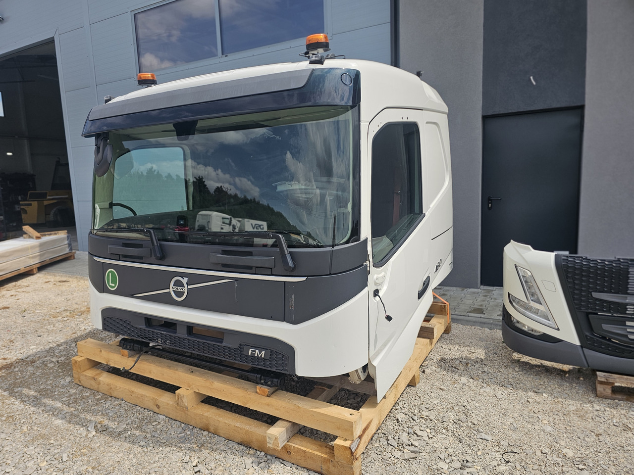 VOLVO FM5 LOW ROOF / L2 H1 / COMPLETE CAB / 2022 - Кабіна: фото 1 VOLVO FM5 LOW ROOF / L2 H1 / COMPLETE CAB / 2022 - Кабіна: фото 1