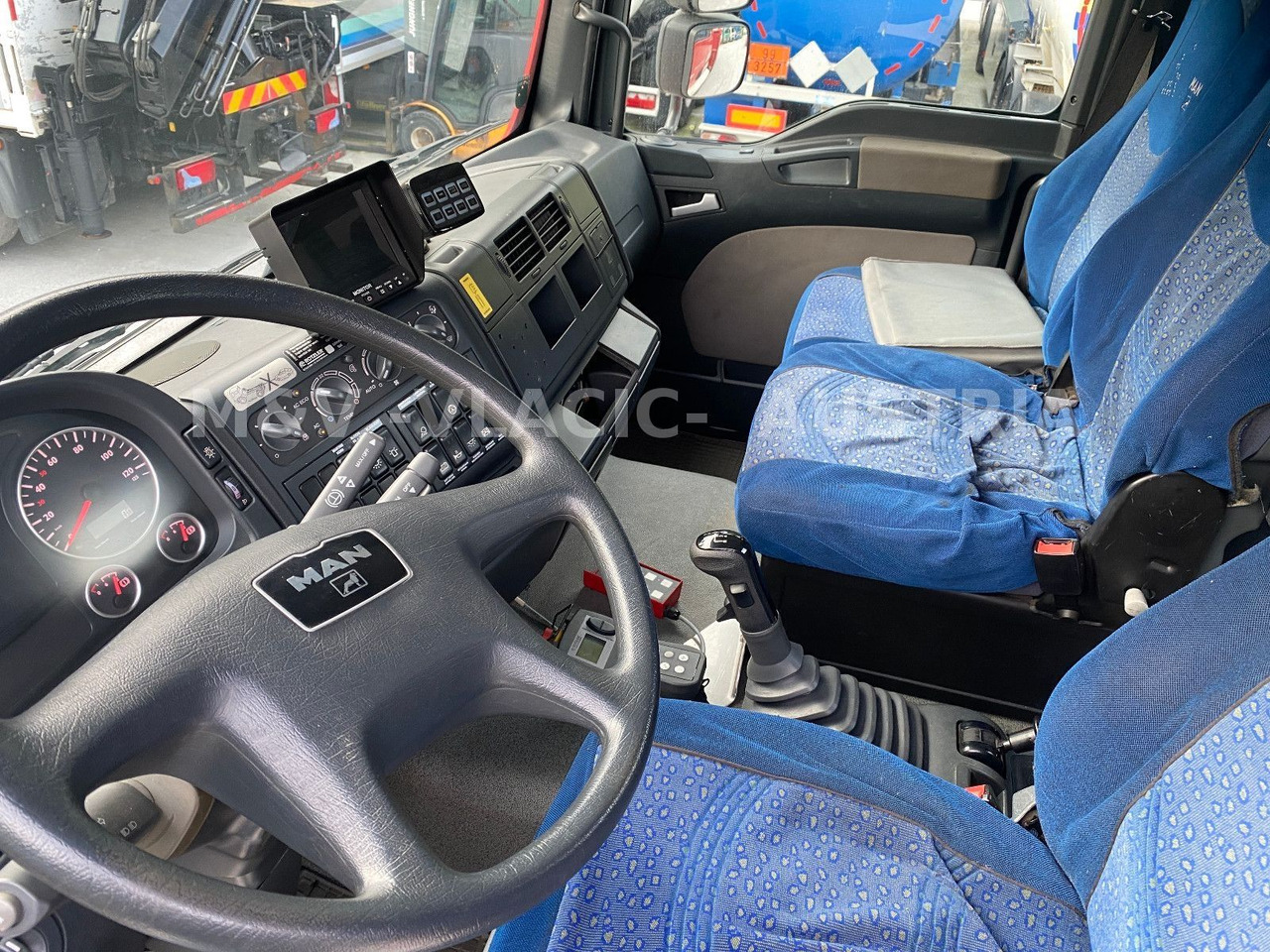 MAN 33.440 6x6 KRAN PM27 und Frontseilwinde 60lm - Бортова вантажівка/ Платформа, Вантажівка з маніпулятором: фото 3 MAN 33.440 6x6 KRAN PM27 und Frontseilwinde 60lm - Бортова вантажівка/ Платформа, Вантажівка з маніпулятором: фото 3