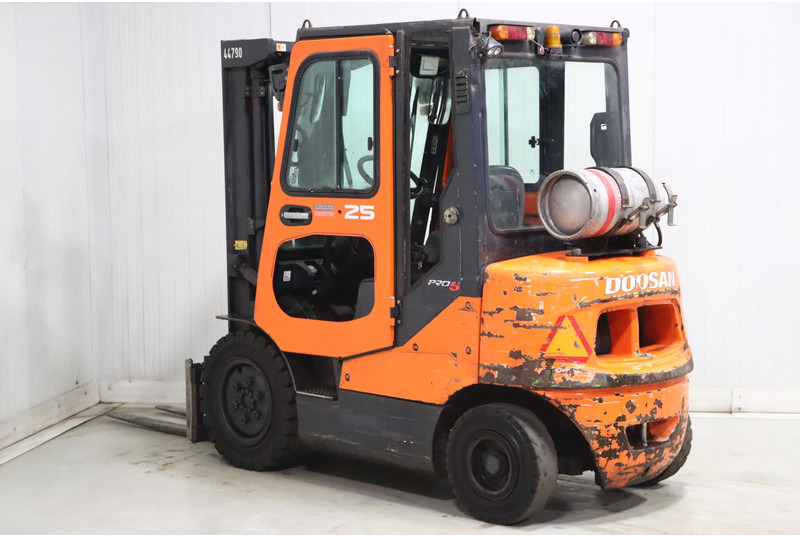 Doosan G25E-5 - Газовий навантажувач: фото 4 Doosan G25E-5 - Газовий навантажувач: фото 4
