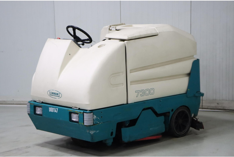 TENNANT 7300E - Підмітально-прибиральна машина: фото 3 TENNANT 7300E - Підмітально-прибиральна машина: фото 3