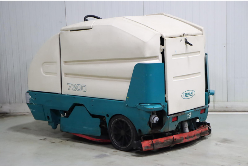 TENNANT 7300E - Підмітально-прибиральна машина: фото 4 TENNANT 7300E - Підмітально-прибиральна машина: фото 4