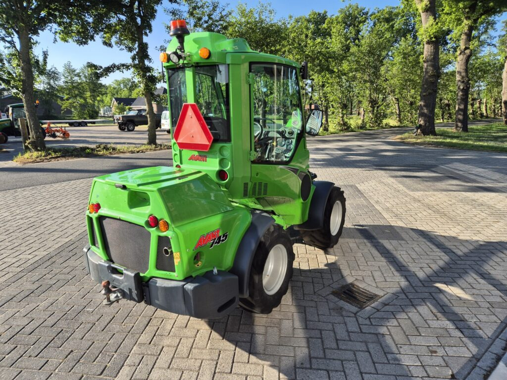 AVANT 745 optidrive - Компактний фронтальний навантажувач: фото 4 AVANT 745 optidrive - Компактний фронтальний навантажувач: фото 4