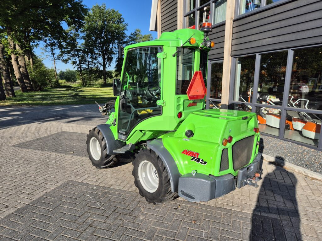 AVANT 745 optidrive - Компактний фронтальний навантажувач: фото 3 AVANT 745 optidrive - Компактний фронтальний навантажувач: фото 3