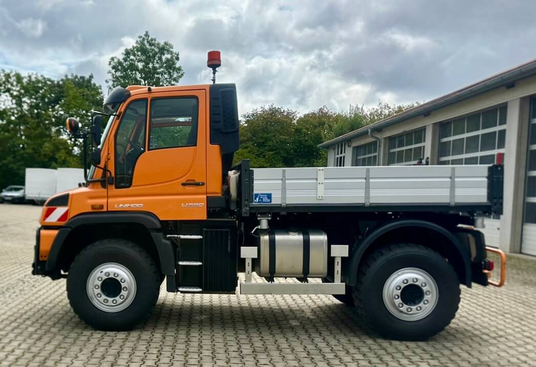 Unimog 530 - U530 405 44301 Mercedes Benz 405 - Комунальна/ Спеціальна техніка: фото 2 Unimog 530 - U530 405 44301 Mercedes Benz 405 - Комунальна/ Спеціальна техніка: фото 2