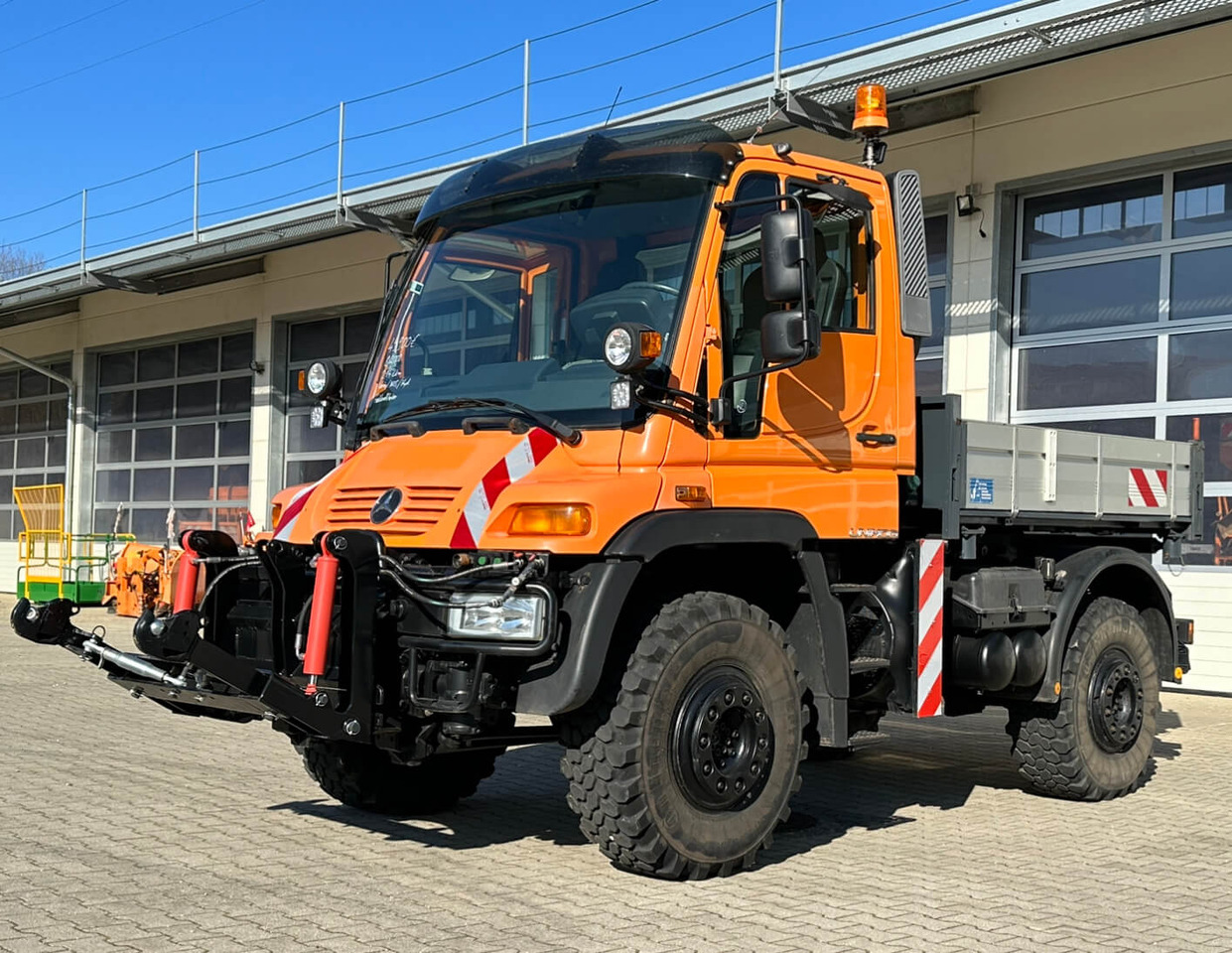 Unimog 400 - U400 405 02734 mit Heckkraftheber Mer - Самоскид вантажівка: фото 1 Unimog 400 - U400 405 02734 mit Heckkraftheber Mer - Самоскид вантажівка: фото 1