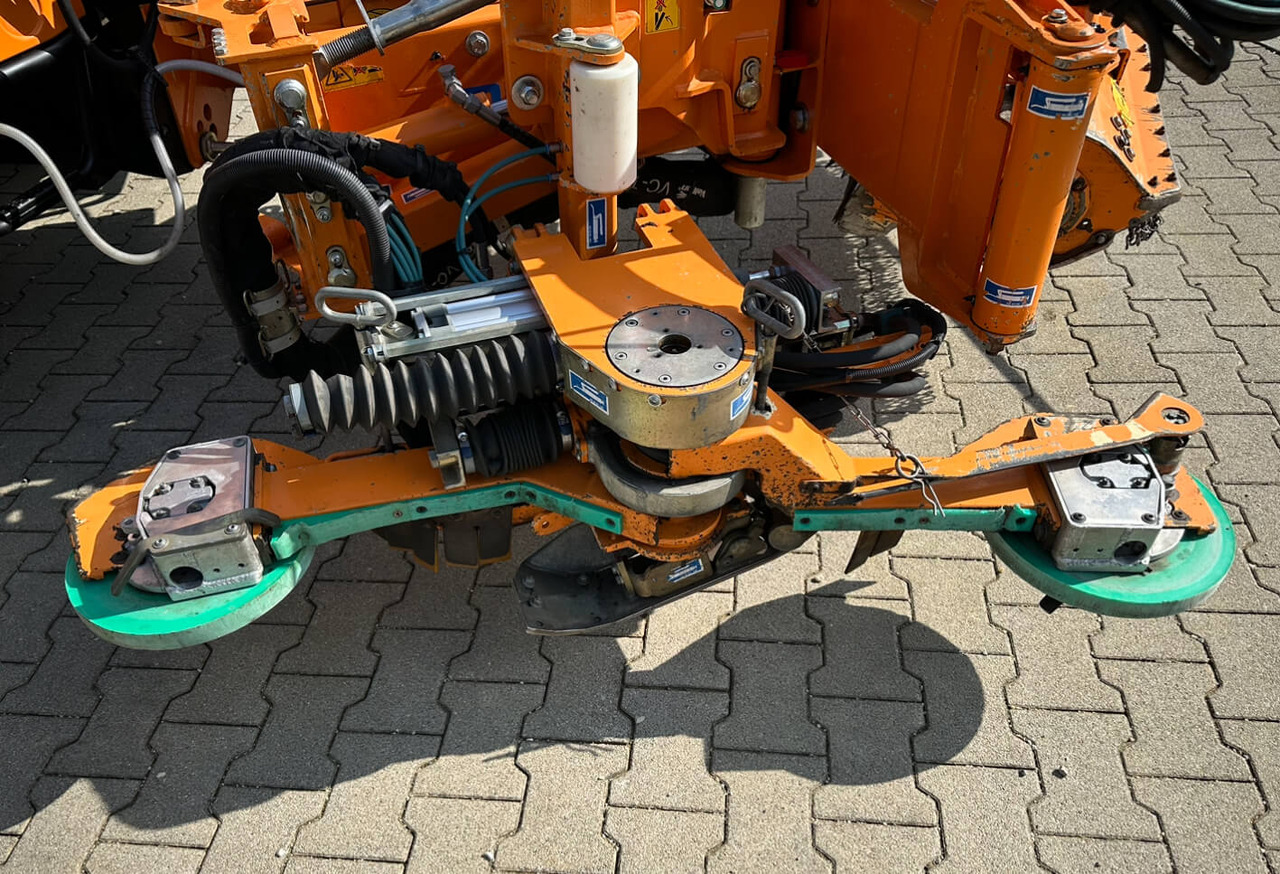 Unimog Leitpfostenausmähgerät / Randstreifenmähger - Косарка-маніпулятор: фото 4 Unimog Leitpfostenausmähgerät / Randstreifenmähger - Косарка-маніпулятор: фото 4