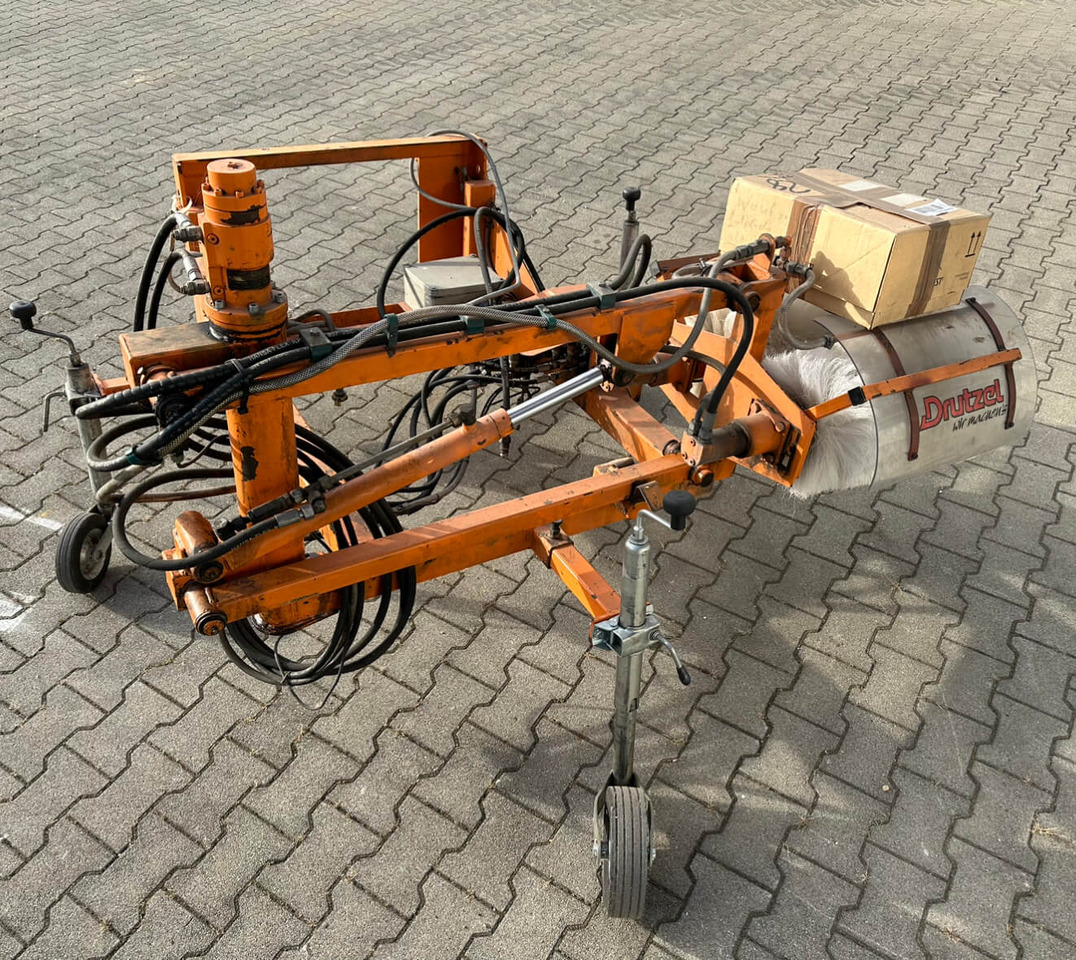 Unimog Leitpfostenwaschgerät Drutzel LWG-U-300 - Щітка дорожня: фото 5 Unimog Leitpfostenwaschgerät Drutzel LWG-U-300 - Щітка дорожня: фото 5