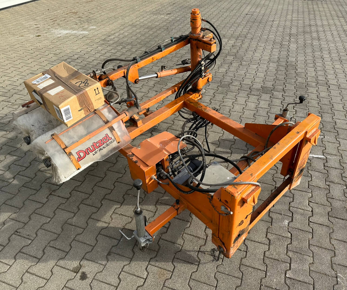 Unimog Leitpfostenwaschgerät Drutzel LWG-U-300 - Щітка дорожня: фото 1 Unimog Leitpfostenwaschgerät Drutzel LWG-U-300 - Щітка дорожня: фото 1