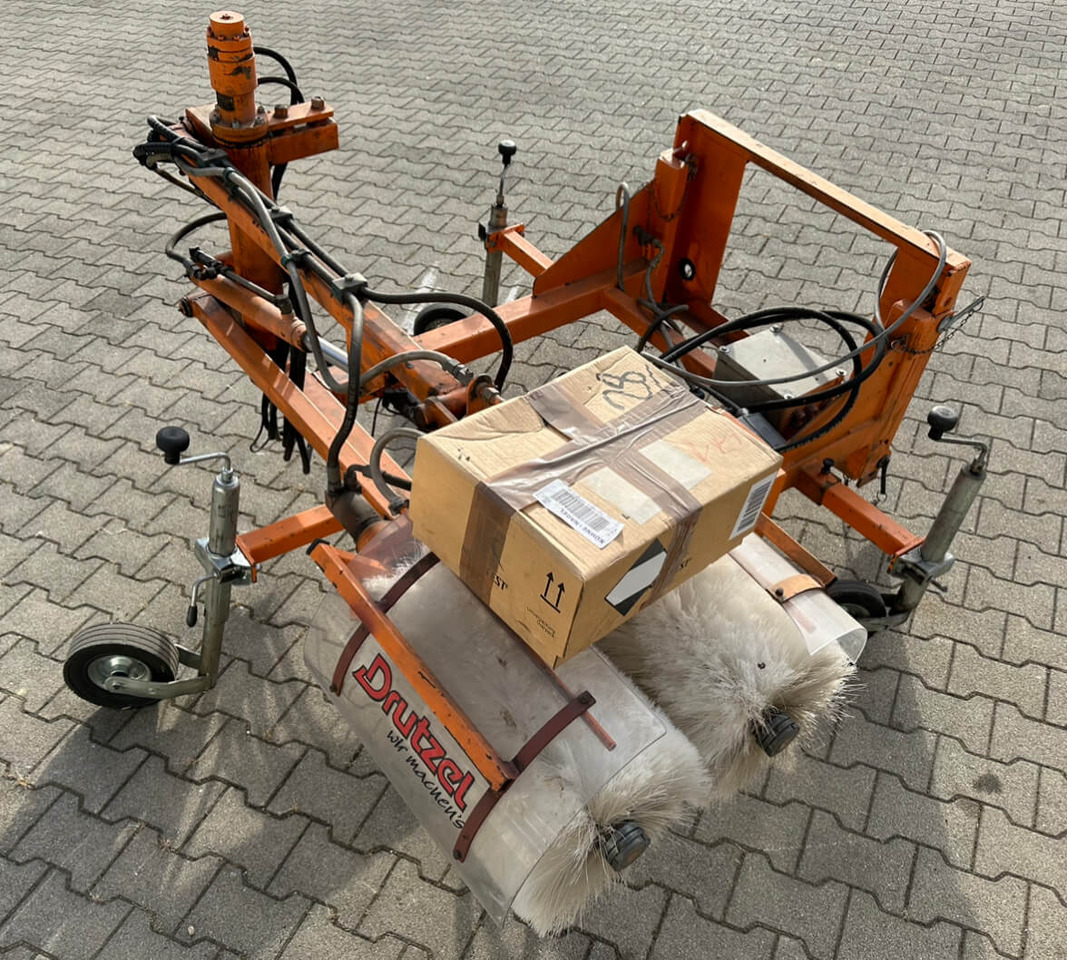 Unimog Leitpfostenwaschgerät Drutzel LWG-U-300 - Щітка дорожня: фото 3 Unimog Leitpfostenwaschgerät Drutzel LWG-U-300 - Щітка дорожня: фото 3