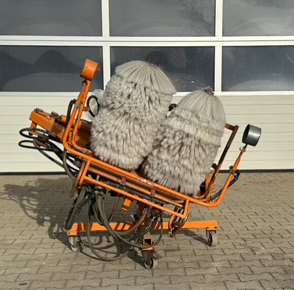Unimog Leitpfostenwaschgerät Schmidt RPS-H - Щітка дорожня: фото 1 Unimog Leitpfostenwaschgerät Schmidt RPS-H - Щітка дорожня: фото 1