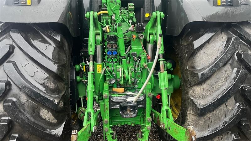 John Deere 6215R Med frontlift - Трактор: фото 5 John Deere 6215R Med frontlift - Трактор: фото 5