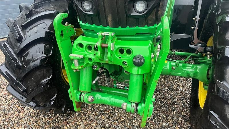 John Deere 6215R Med frontlift - Трактор: фото 4 John Deere 6215R Med frontlift - Трактор: фото 4