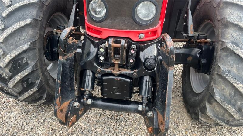 Massey Ferguson 6490 Dyna 6 med frontlift - Трактор: фото 4 Massey Ferguson 6490 Dyna 6 med frontlift - Трактор: фото 4